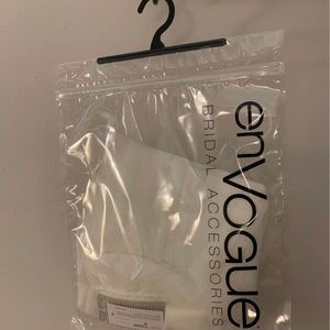 Short Chiffon Veil- white